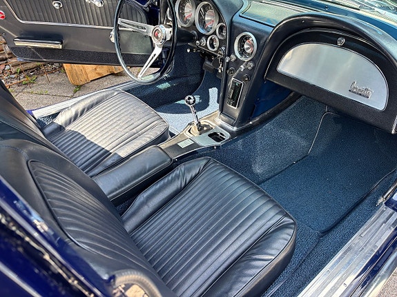 Chevrolet Corvette 7 of 15