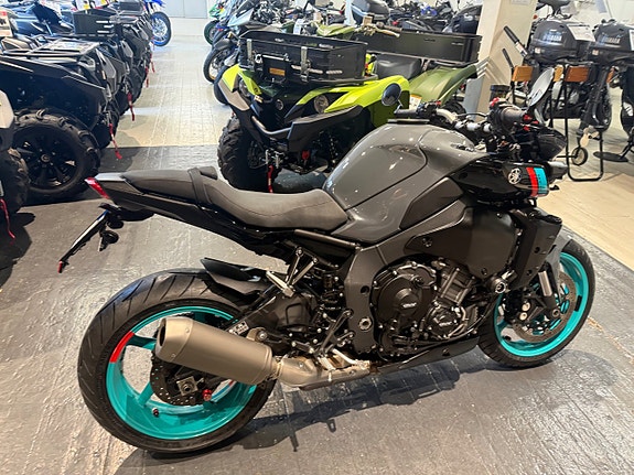 Yamaha MT-10 3 of 11
