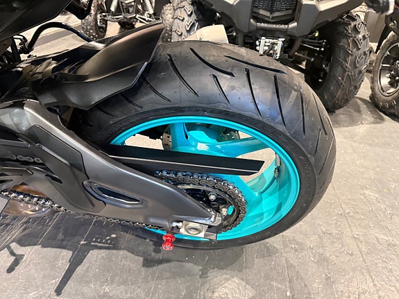 Yamaha MT-10 10 of 11