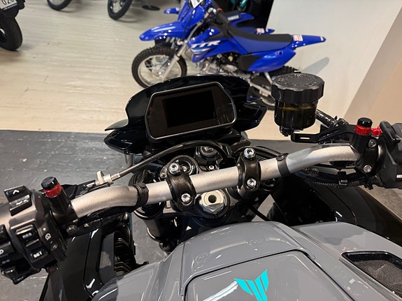 Yamaha MT-10 7 of 11