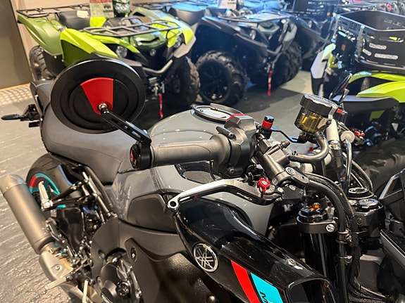 Yamaha MT-10 8 of 11