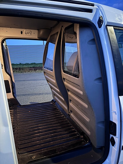 Volkswagen Caddy Maxi 9 of 15