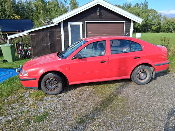 Skoda Octavia 2 of 4