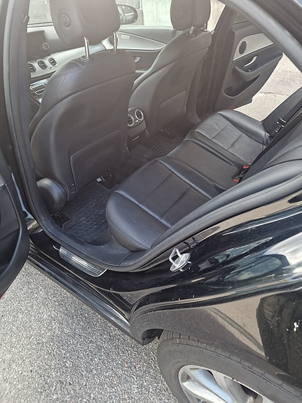 Mercedes-Benz E220 d 4 of 12