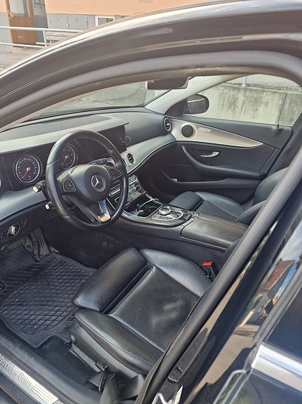 Mercedes-Benz E220 d 5 of 12