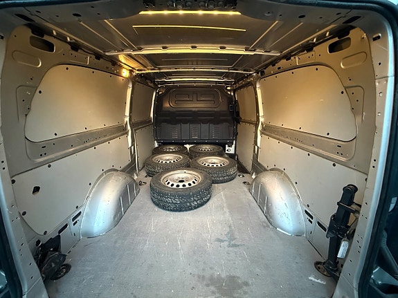 Mercedes-Benz Vito 111 9 of 17