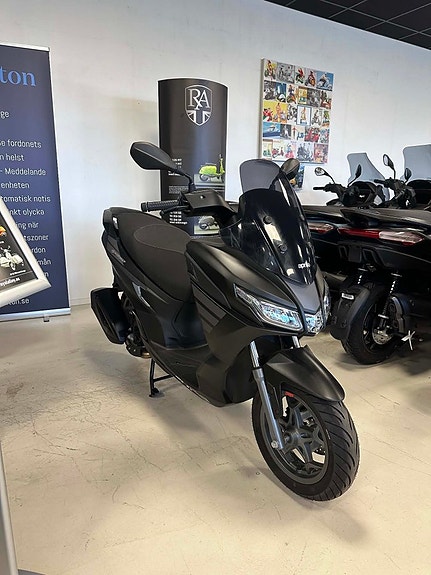 Aprilia SXR 50 2 of 6