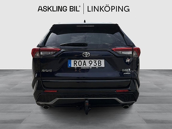 Toyota RAV4 4 of 10