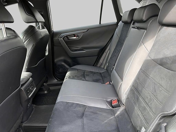 Toyota RAV4 7 of 10