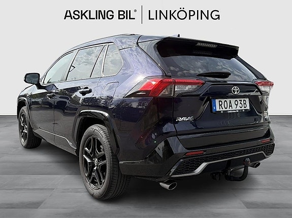 Toyota RAV4 2 of 10