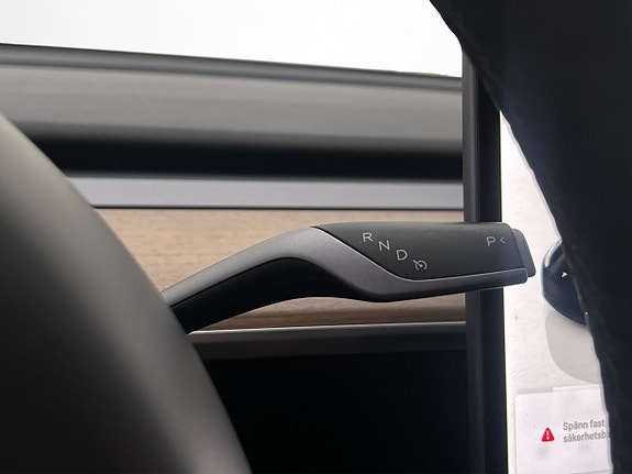 Tesla Model Y 17 of 30