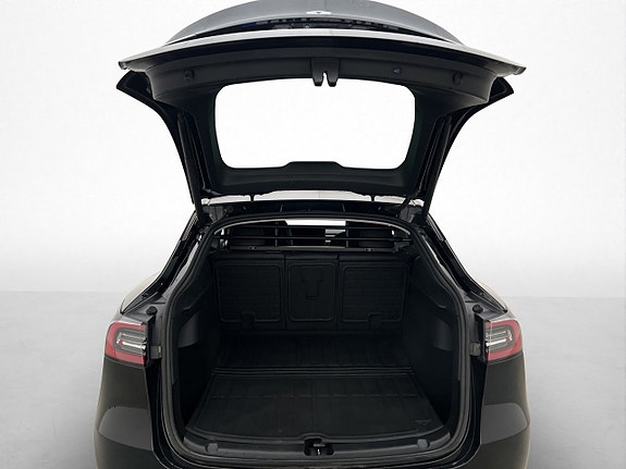 Tesla Model Y 29 of 30
