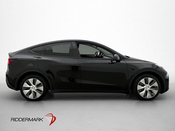 Tesla Model Y 10 of 30