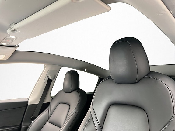 Tesla Model Y 13 of 30