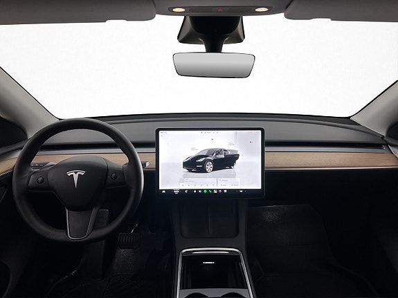Tesla Model Y 18 of 30