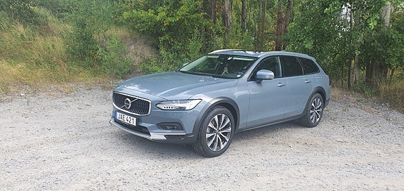 Volvo V90 Cross Country 2 of 8