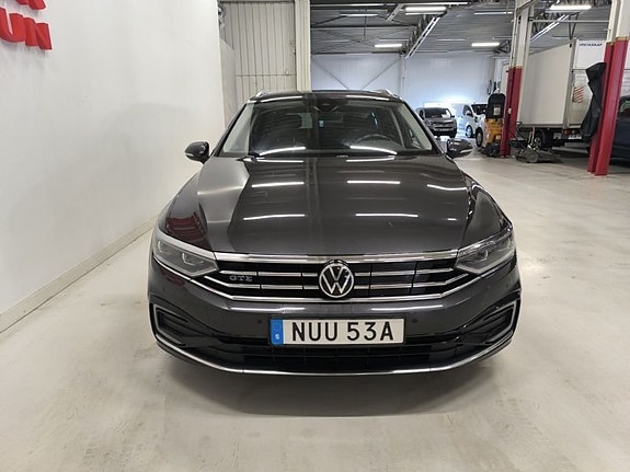 Volkswagen Passat 2 of 10