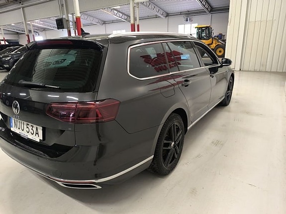 Volkswagen Passat 4 of 10