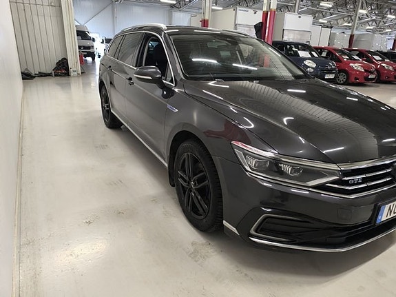 Volkswagen Passat 3 of 10