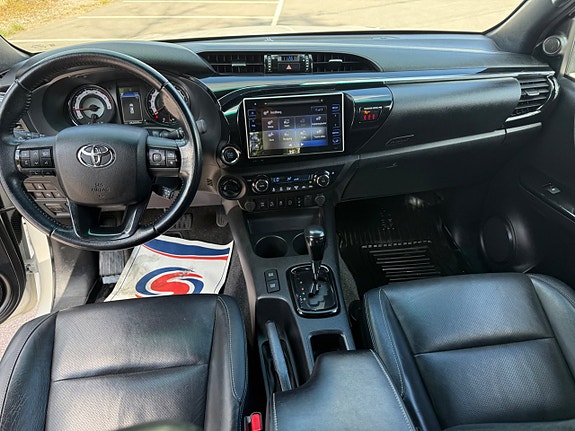 Toyota HiLux 8 of 16
