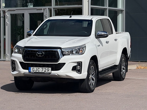 Toyota HiLux 2 of 16