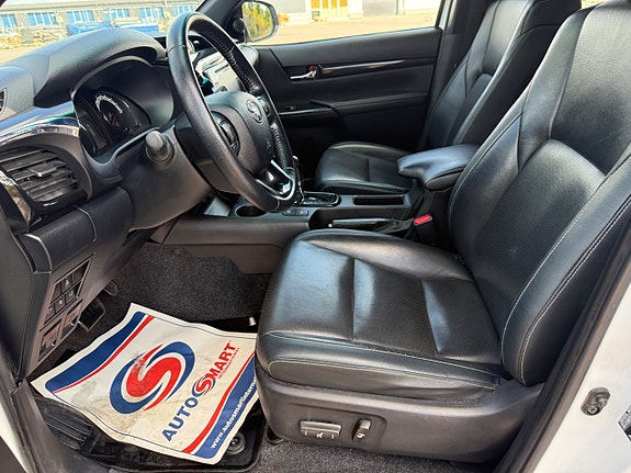 Toyota HiLux 15 of 16