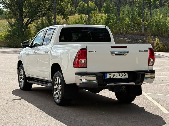 Toyota HiLux 5 of 16