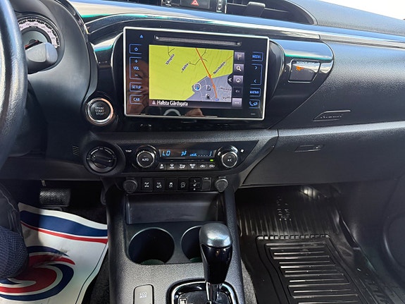 Toyota HiLux 12 of 16