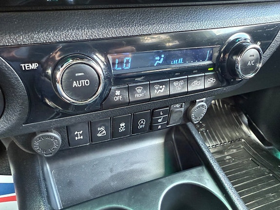 Toyota HiLux 13 of 16
