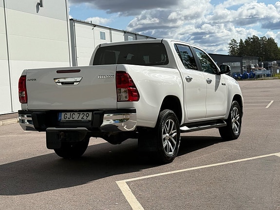 Toyota HiLux 4 of 16