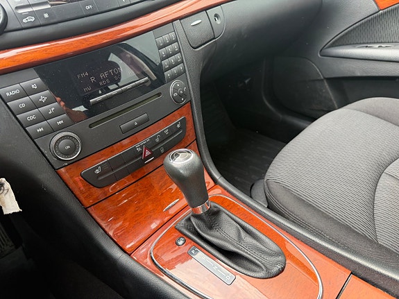Mercedes-Benz E200 13 of 18
