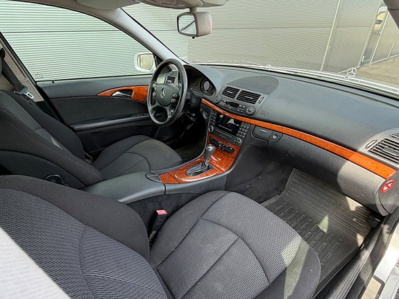 Mercedes-Benz E200 5 of 18