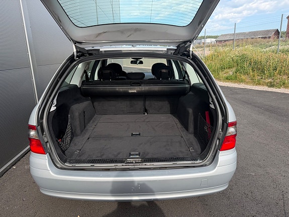 Mercedes-Benz E200 9 of 18