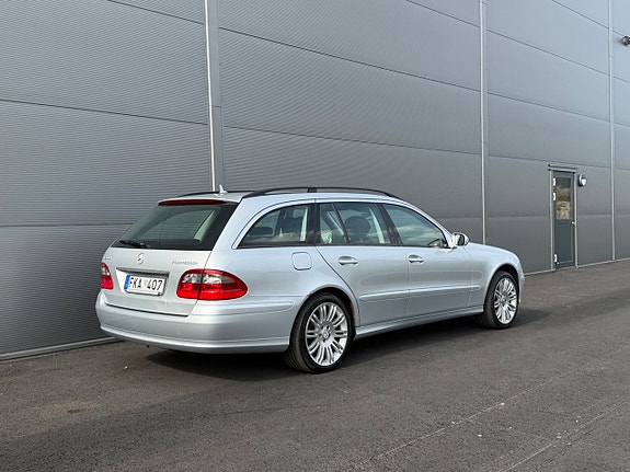 Mercedes-Benz E200 11 of 18