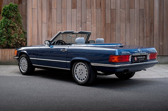 Mercedes-Benz 560 SL 11 of 30