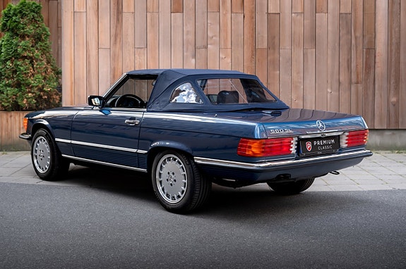 Mercedes-Benz 560 SL 9 of 30