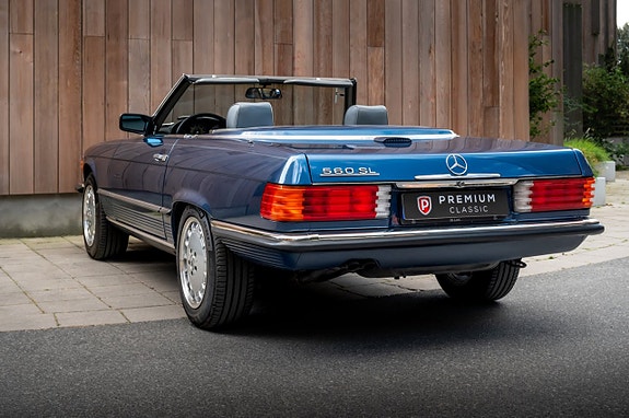 Mercedes-Benz 560 SL 12 of 30