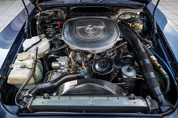 Mercedes-Benz 560 SL 19 of 30