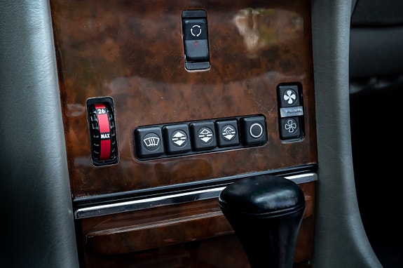 Mercedes-Benz 560 SL 29 of 30