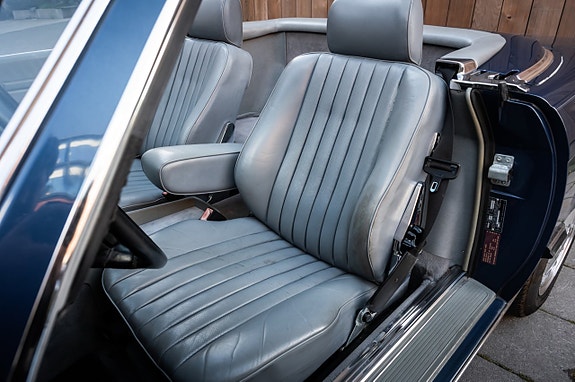 Mercedes-Benz 560 SL 30 of 30