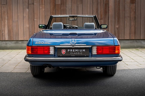Mercedes-Benz 560 SL 13 of 30