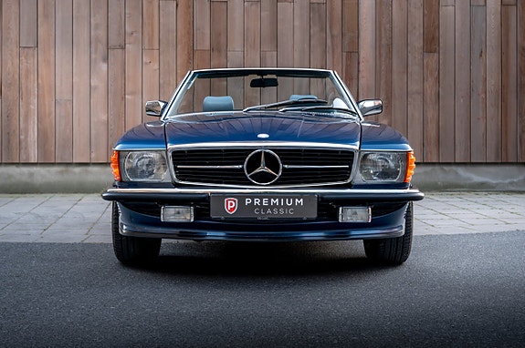 Mercedes-Benz 560 SL 3 of 30