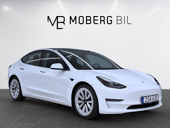 Tesla Model 3 7 of 16