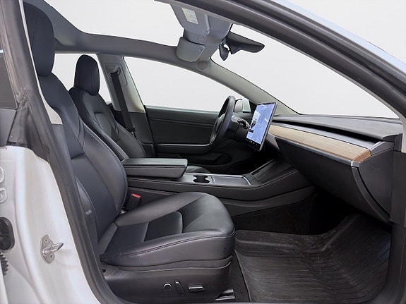 Tesla Model 3 13 of 16