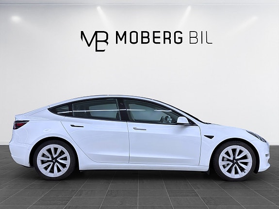 Tesla Model 3 4 of 16