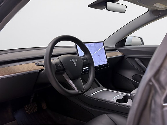 Tesla Model 3 9 of 16