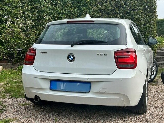 BMW 118d 4 of 11