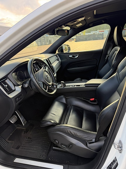 Volvo XC60 6 of 10