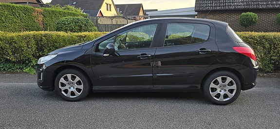 Peugeot 308 2 of 3