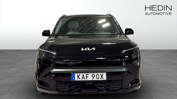 Kia EV3 2 of 12